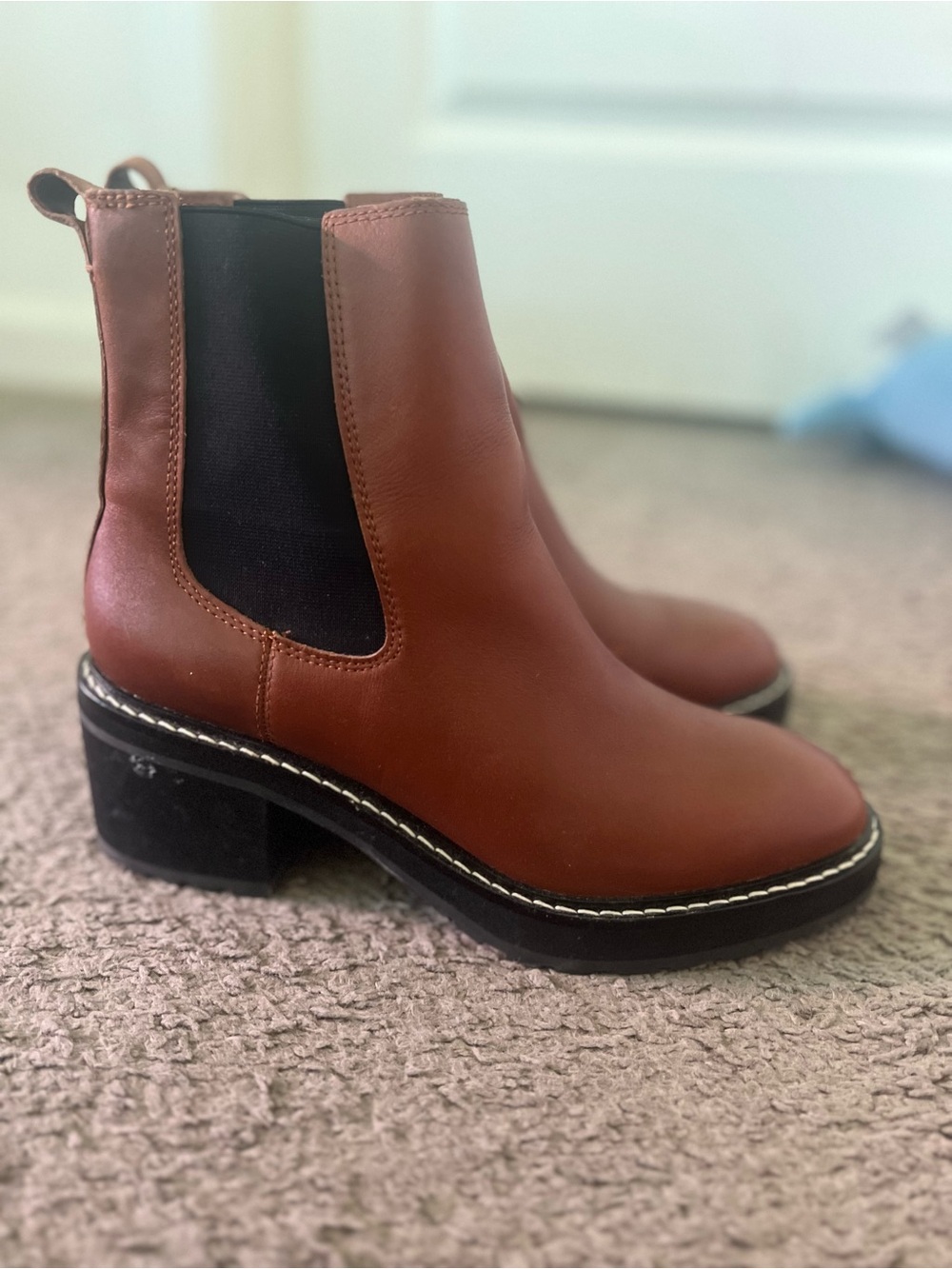 Madewell Chestnut Leather Chelsea Boots with Black Elastic - Picture 2 of 5